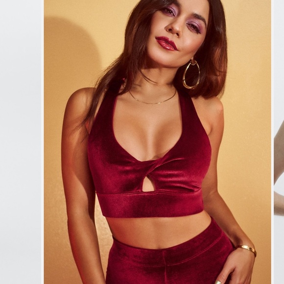 Fabletics Tops - NWT Fabletics Oasis Twist Velour Sports Bra